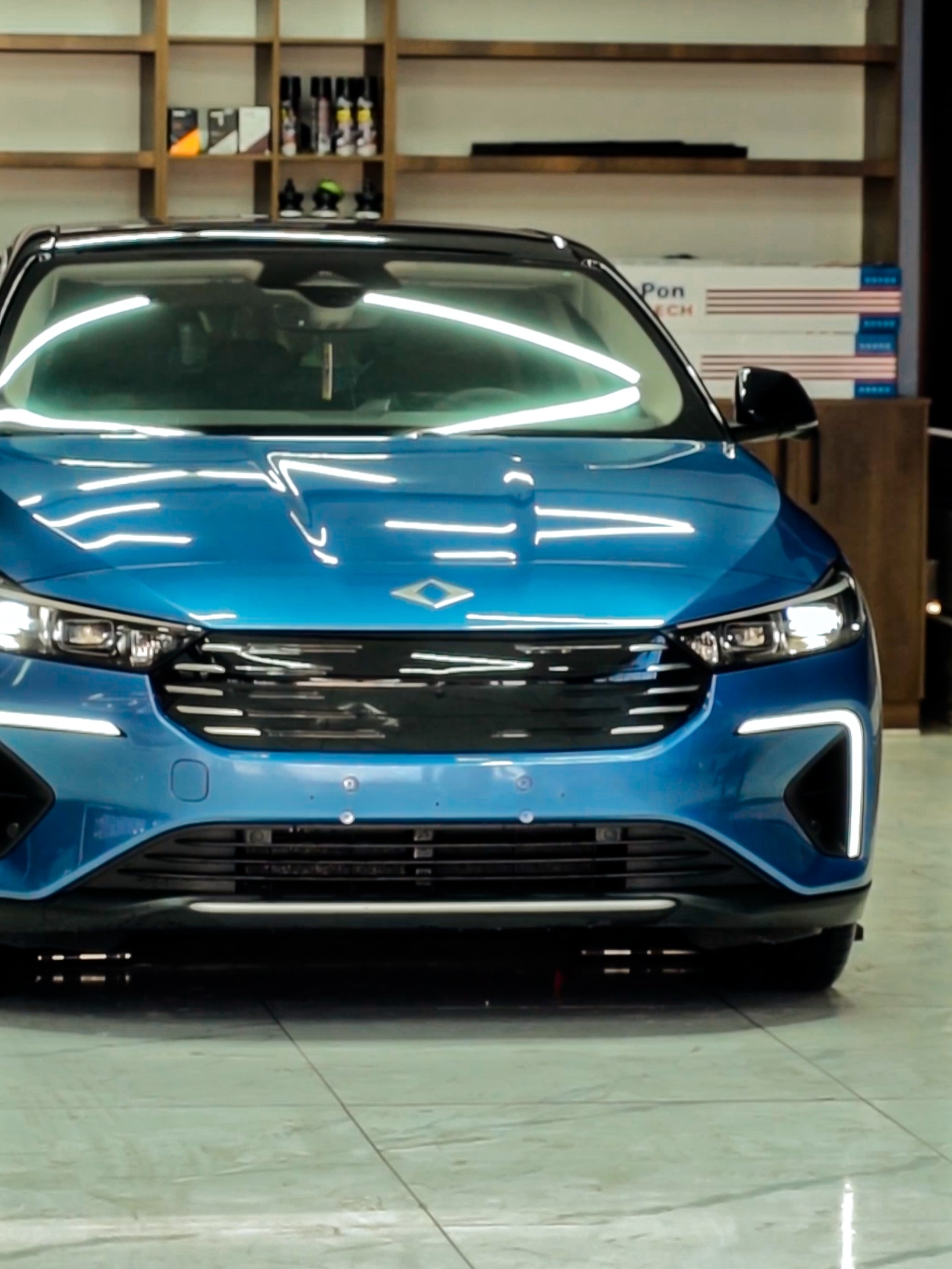 Denizli Primex Garage atölyesinde DuPon Protech boya koruma filmi uygulanmış mavi Renault